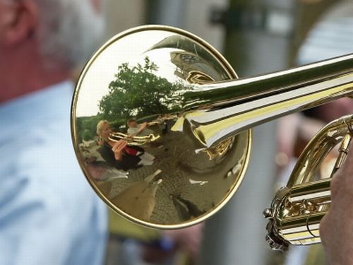  - Spiegelbild in Trompete verkleinert